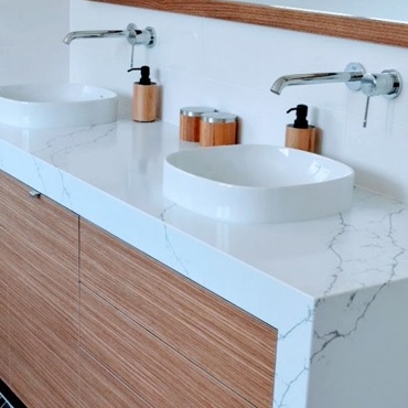 Vanity Top  QQ Venatino Statuario Quartz_1