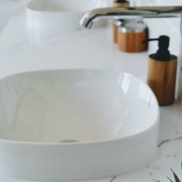 Vanity Top  QQ Venatino Statuario Quartz_2